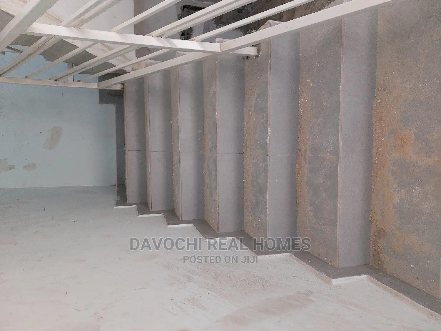 2bdrm Block of Flats in Orchid Road, Chevron for sale in Chevron