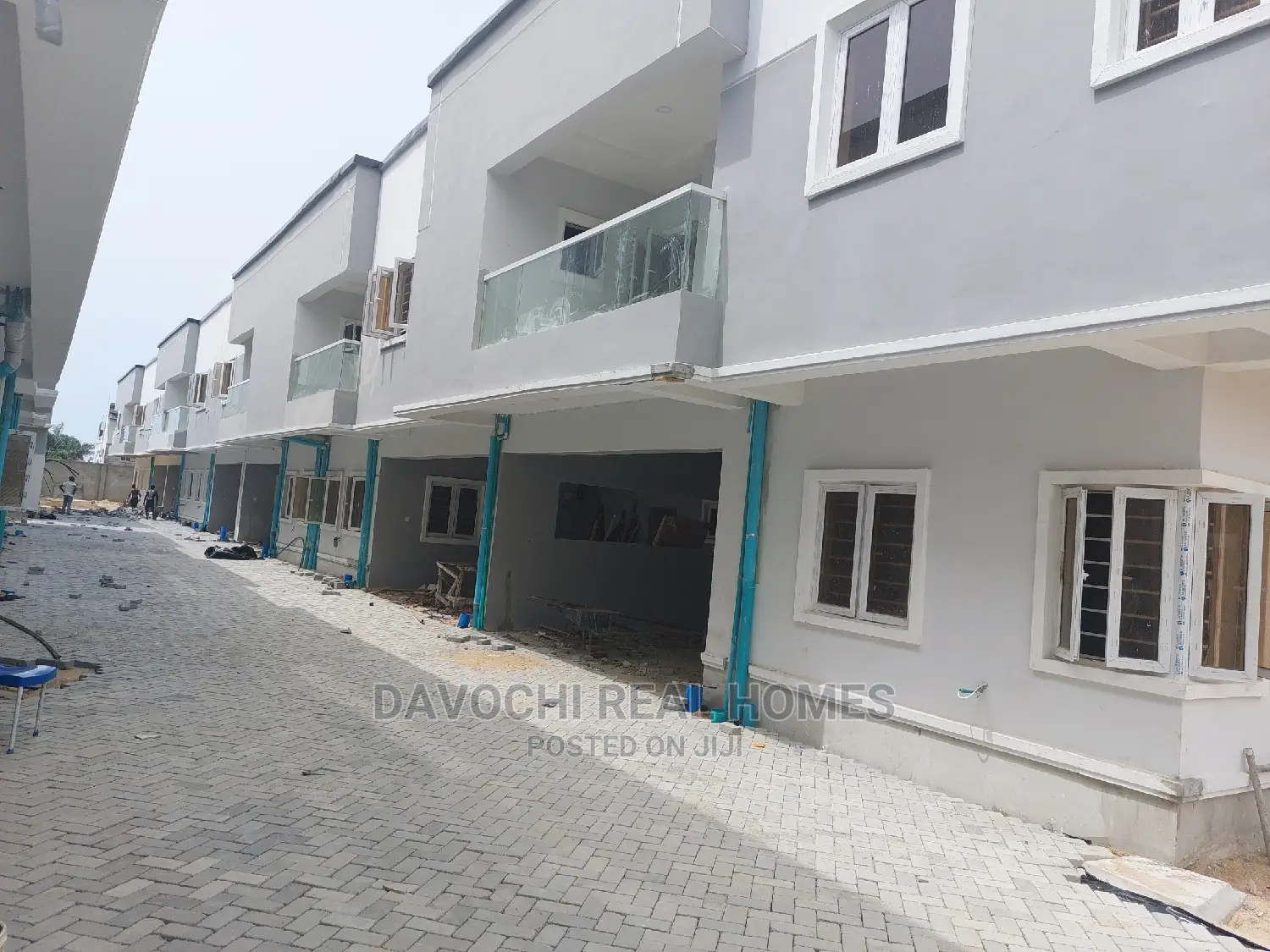4bdrm Duplex in By Chevron Second for sale in Chevron