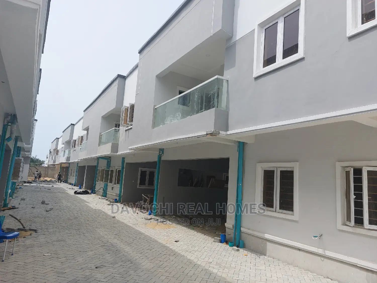 3bdrm Duplex in By Chevron Second for sale in Chevron