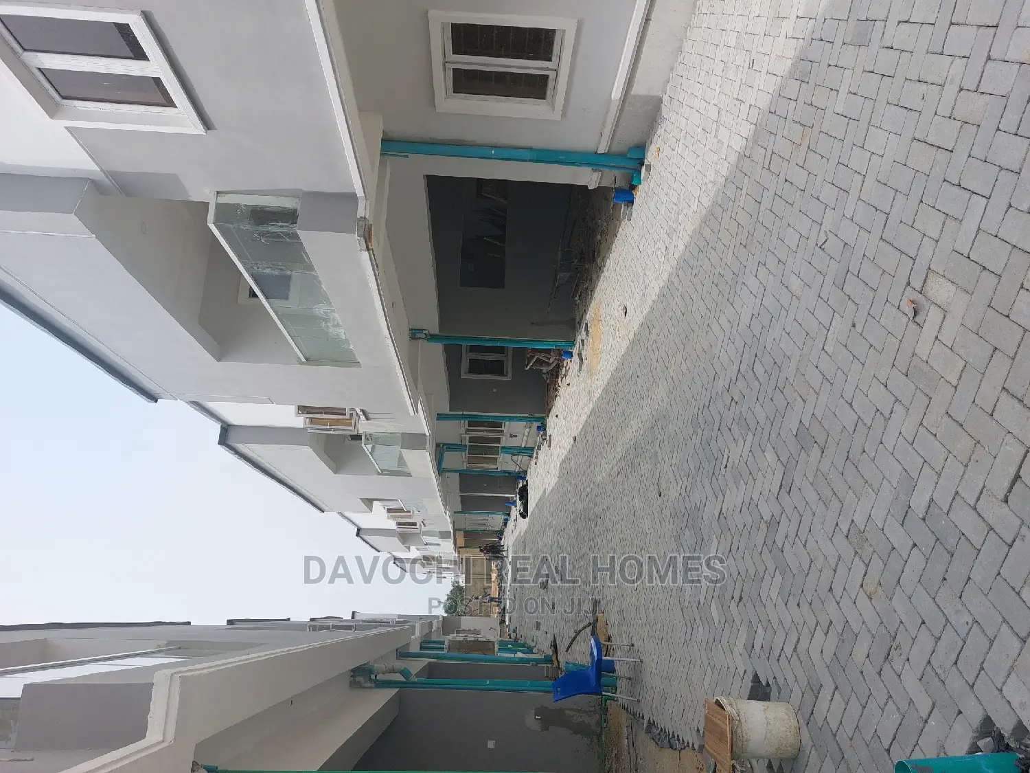 3bdrm Duplex in By Chevron Second for sale in Chevron