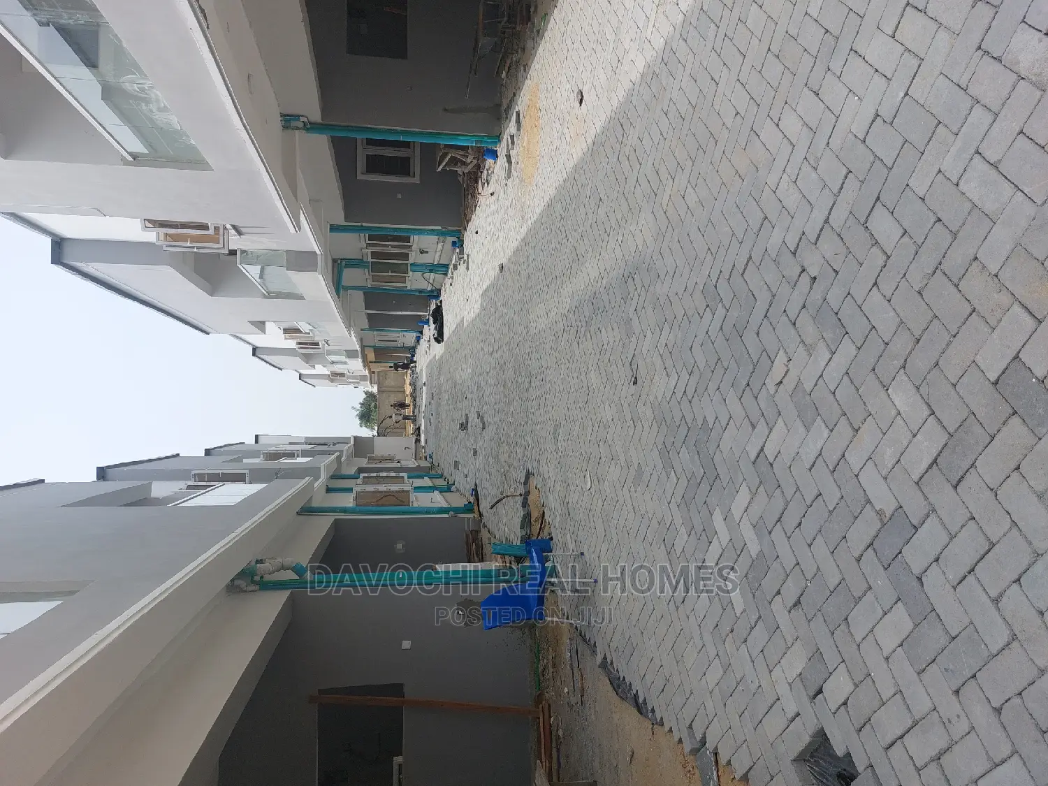 3bdrm Duplex in By Chevron Second for sale in Chevron