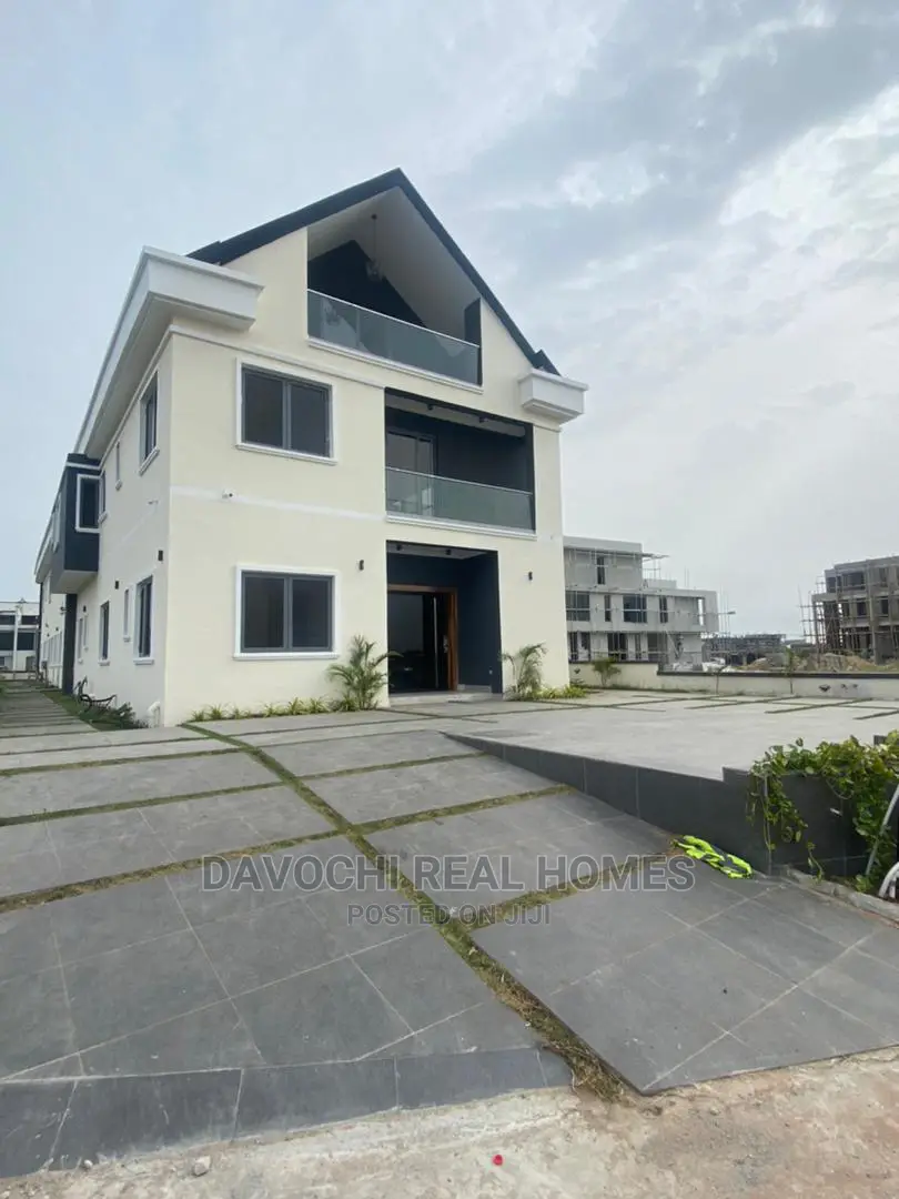 5bdrm Duplex in Ikate for Sale in Ikate