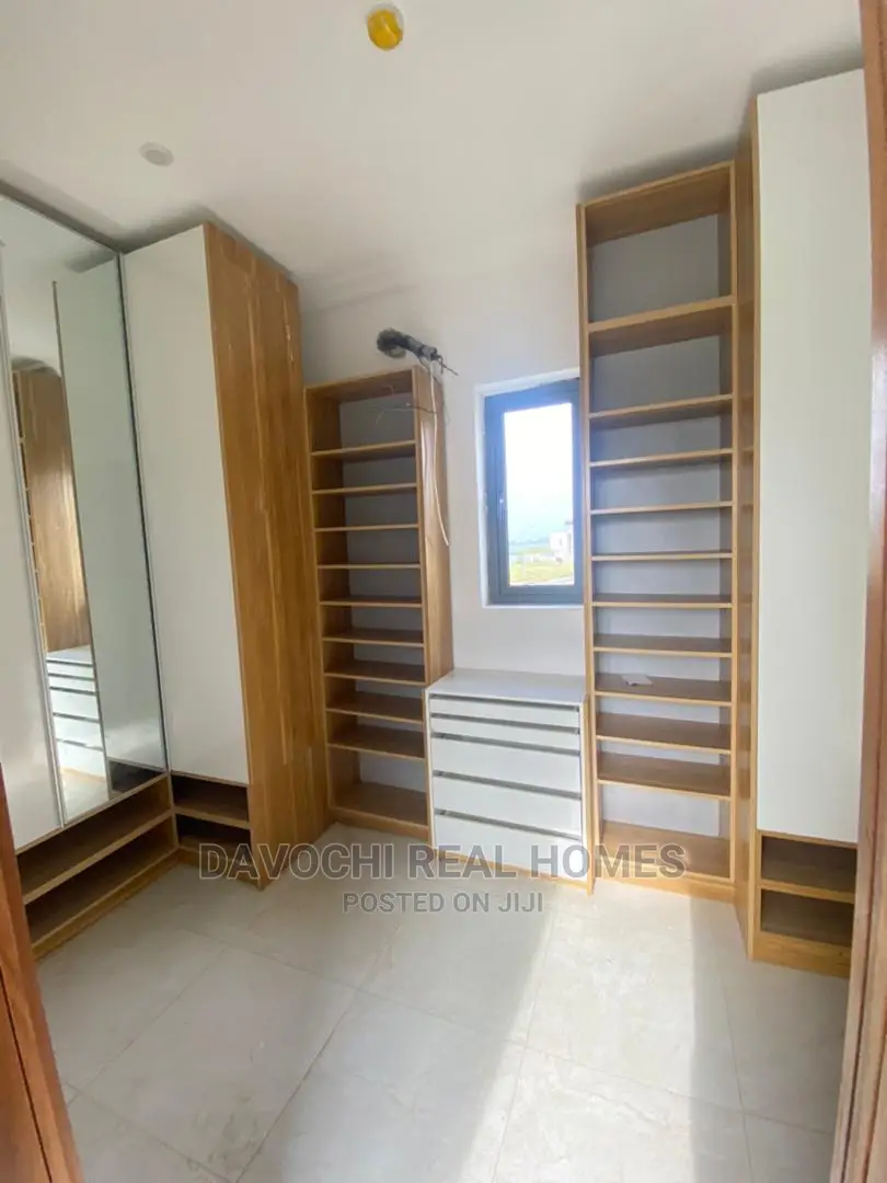 5bdrm Duplex in Ikate for Sale in Ikate