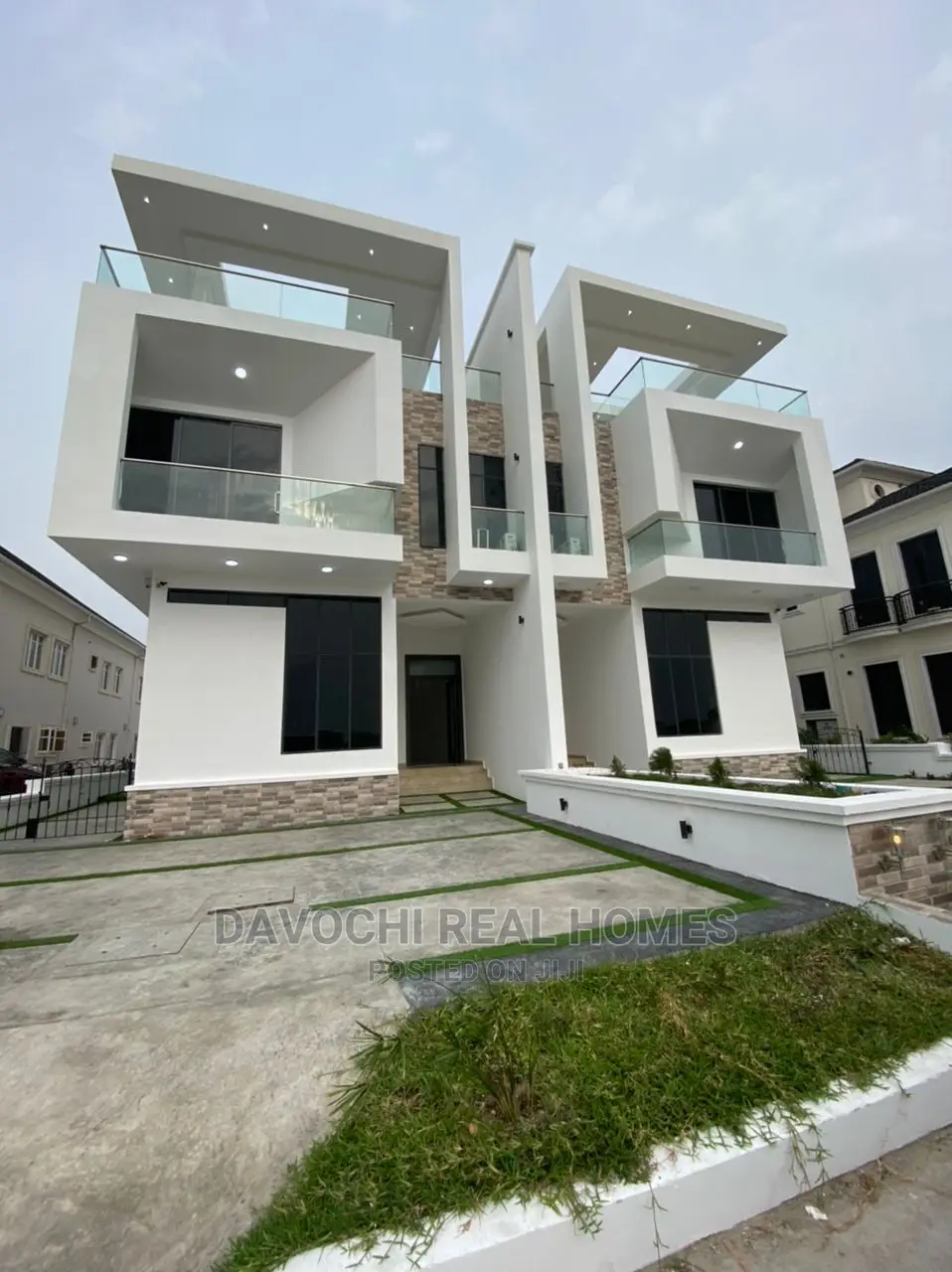 5bdrm Duplex in Ikate for Sale in Ikate