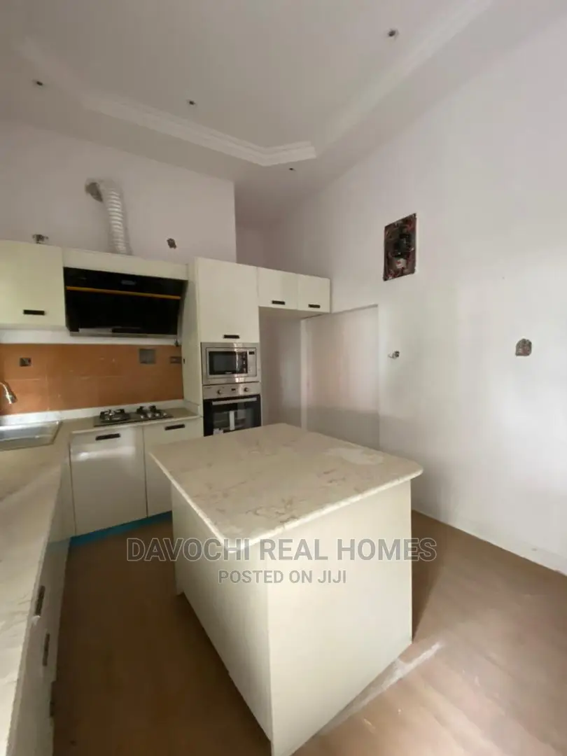 5bdrm Duplex in Conservation Estate Chevron for sale in Chevron