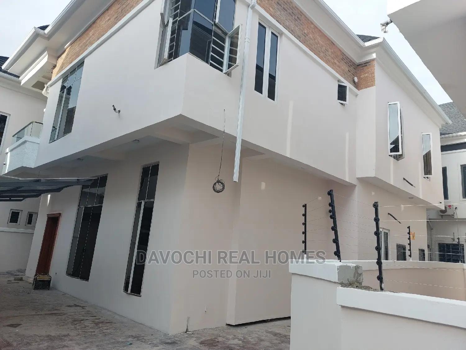 5bdrm Duplex in Chevron for sale in Chevron