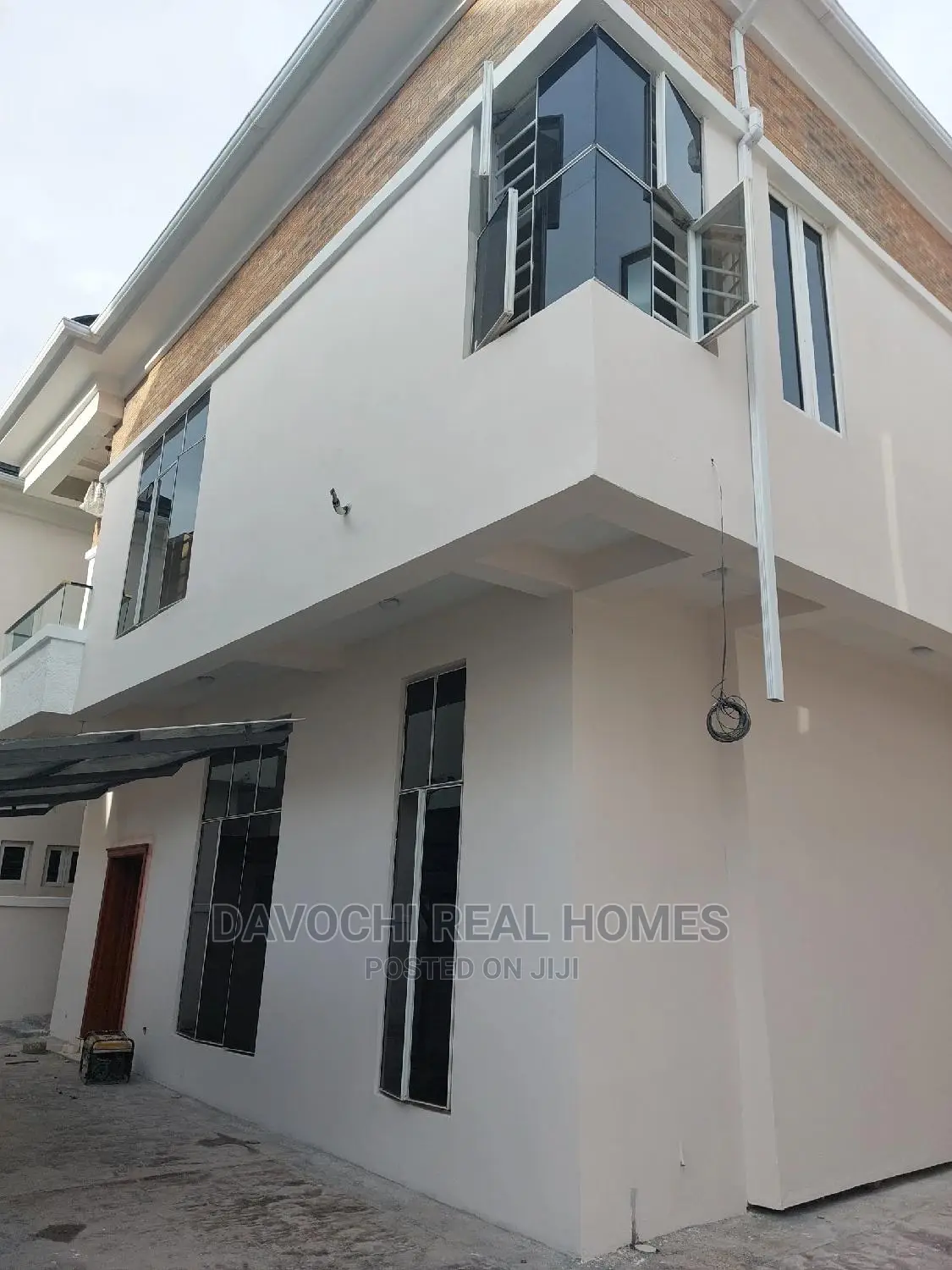 5bdrm Duplex in Chevron for sale in Chevron