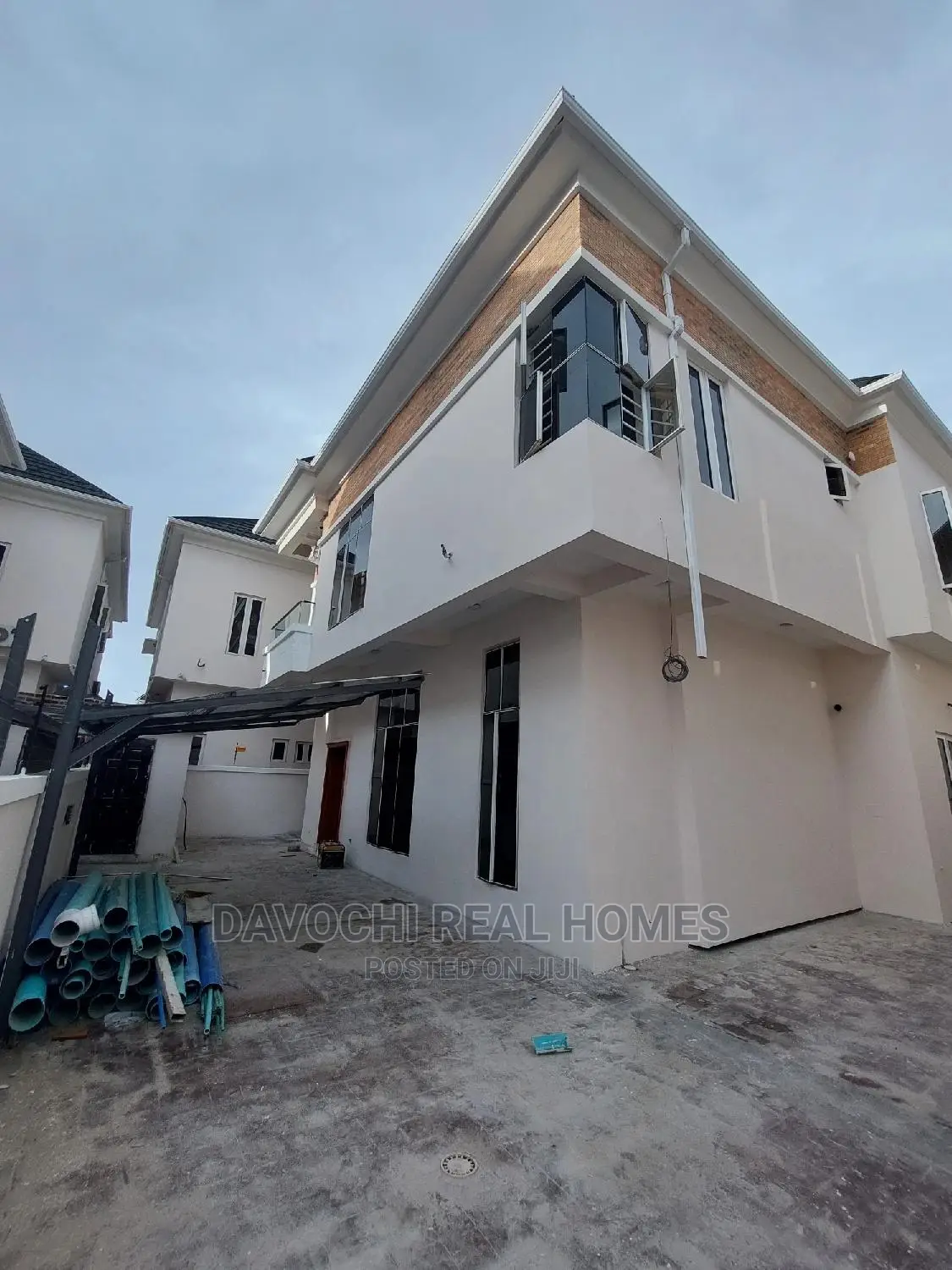 5bdrm Duplex in Chevron for sale in Chevron