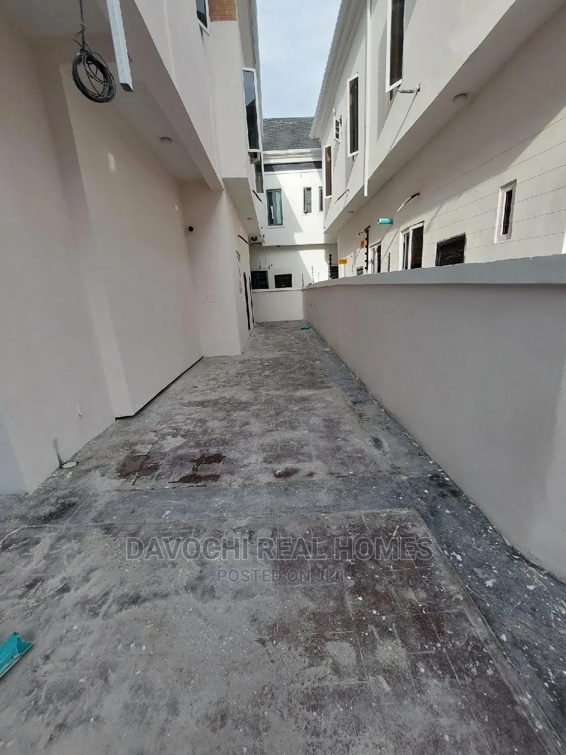 5bdrm Duplex in Chevron for sale in Chevron