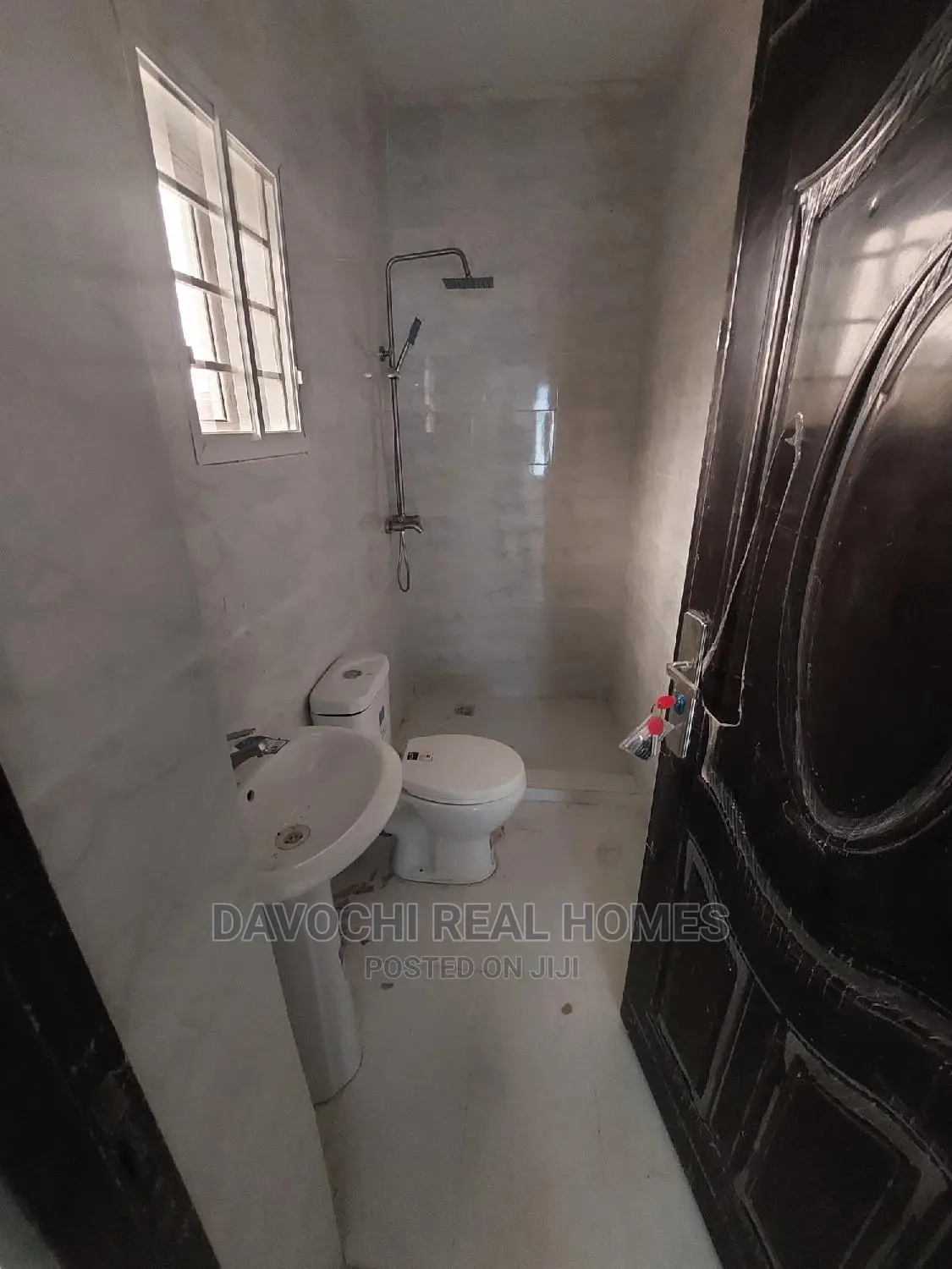 2bdrm Apartment in By Orchid Road, Chevron for rent in Chevron