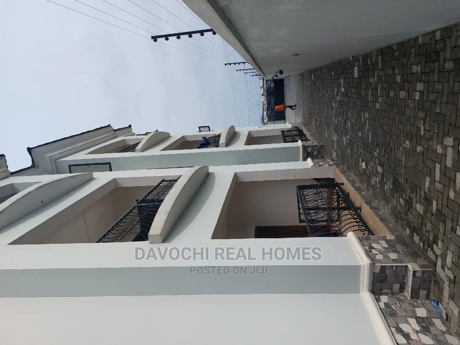 3bdrm Apartment in Okun Ajah, Lafiaji for rent in Lafiaji