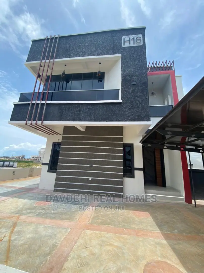 5bdrm Duplex in by Chevron Second, Lekki Phase 2 for Sale in Lekki Phase 2