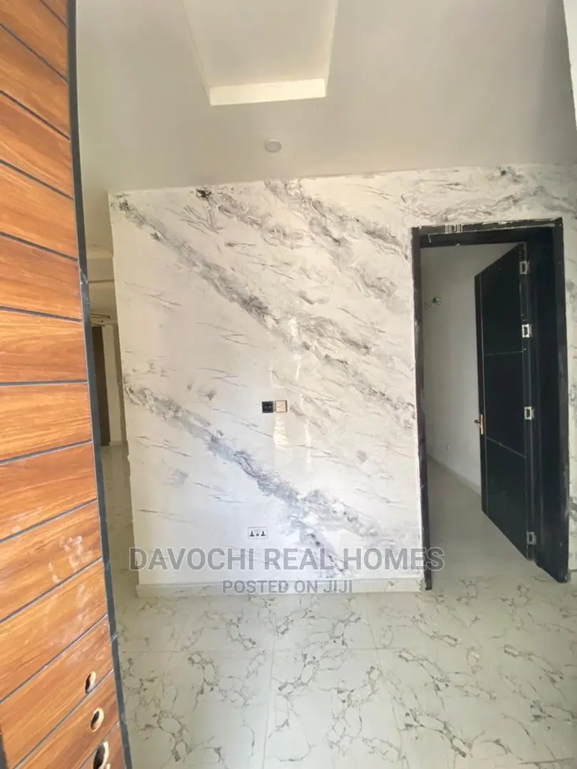 5bdrm Duplex in by Chevron Second, Lekki Phase 2 for Sale in Lekki Phase 2