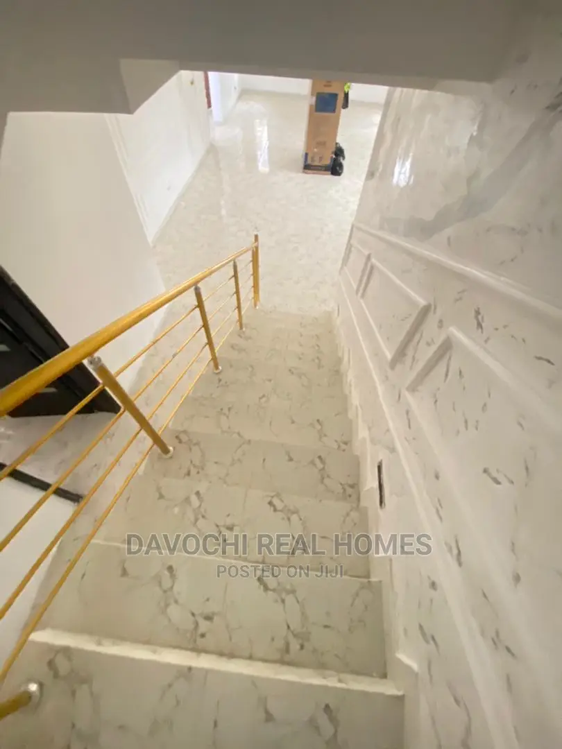 5bdrm Duplex in by Chevron Second, Lekki Phase 2 for Sale in Lekki Phase 2