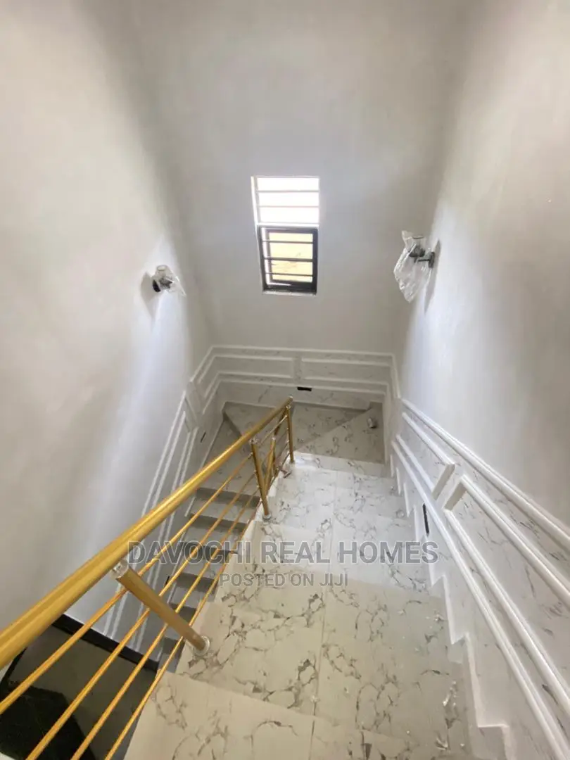 5bdrm Duplex in by Chevron Second, Lekki Phase 2 for Sale in Lekki Phase 2