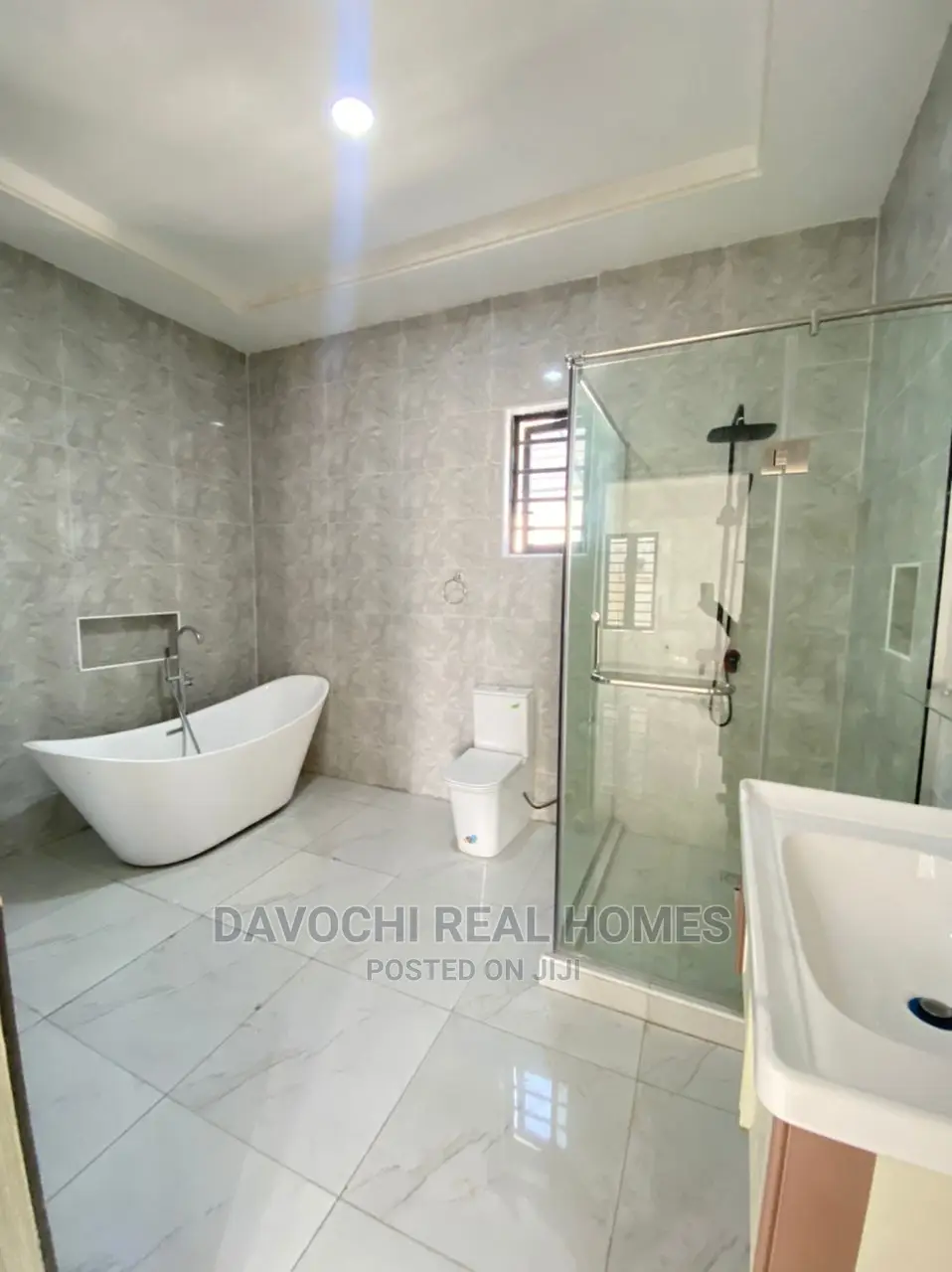 4bdrm Duplex in By Chevron Second for sale in Chevron
