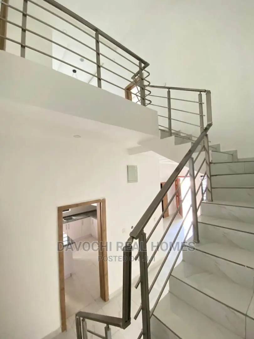 4bdrm Duplex in By Chevron Second for rent in Chevron
