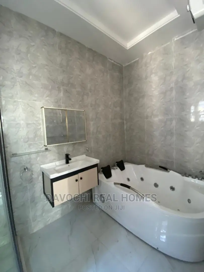 4bdrm Duplex in By Chevron Second for rent in Chevron