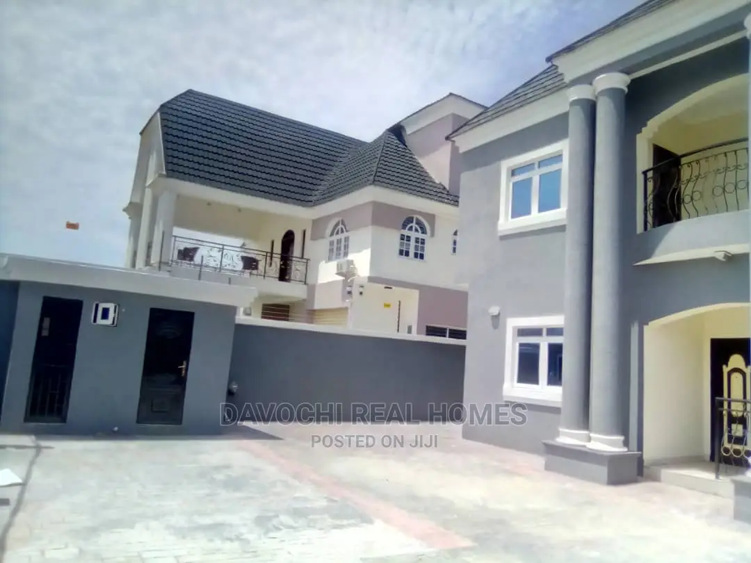 7bdrm Duplex in Diamond Estate, Sangotedo for Sale in Sangotedo