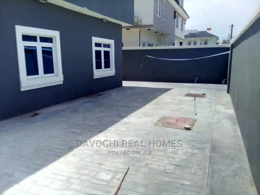 7bdrm Duplex in Diamond Estate, Sangotedo for Sale in Sangotedo