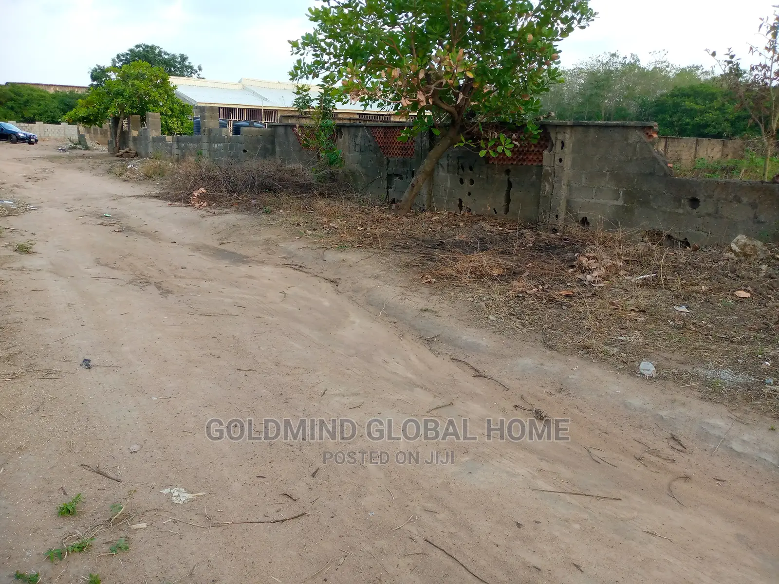Land in Lugbe. 5bedroom Duplex + 2room B.Q. Estate Plot in Sabon Lugbe