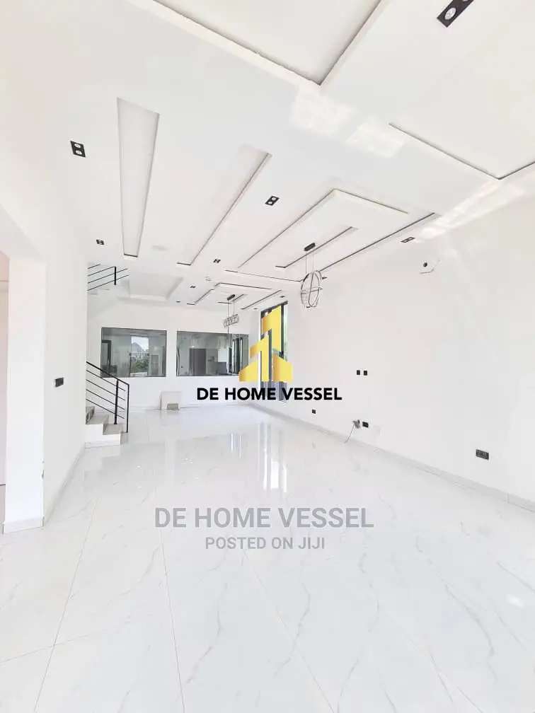 5bdrm Duplex in Ikota for Sale in Ikota