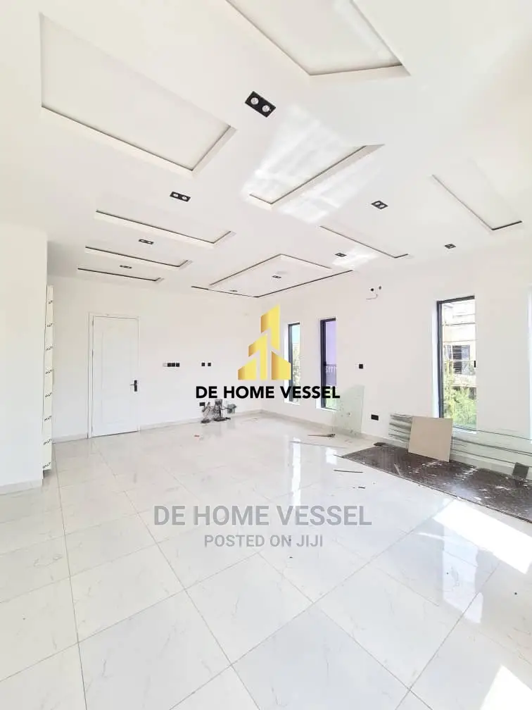 5bdrm Duplex in Ikota for Sale in Ikota