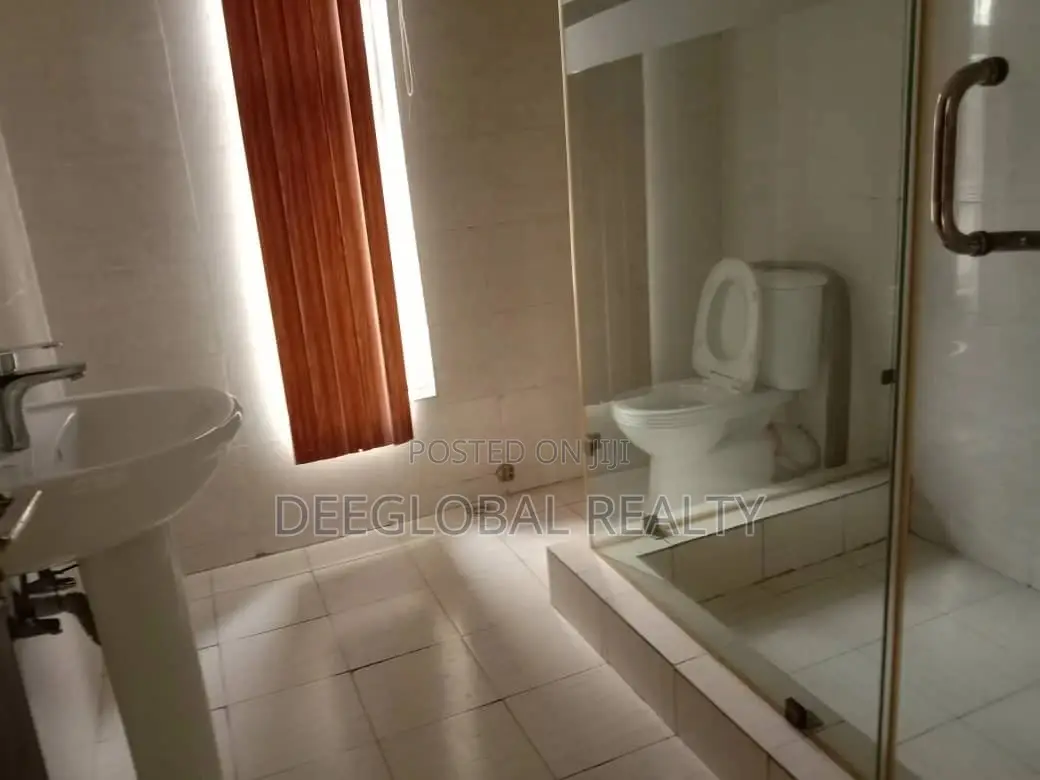 4bdrm Townhouse/Terrace in Osapa London for Sale in Osapa london