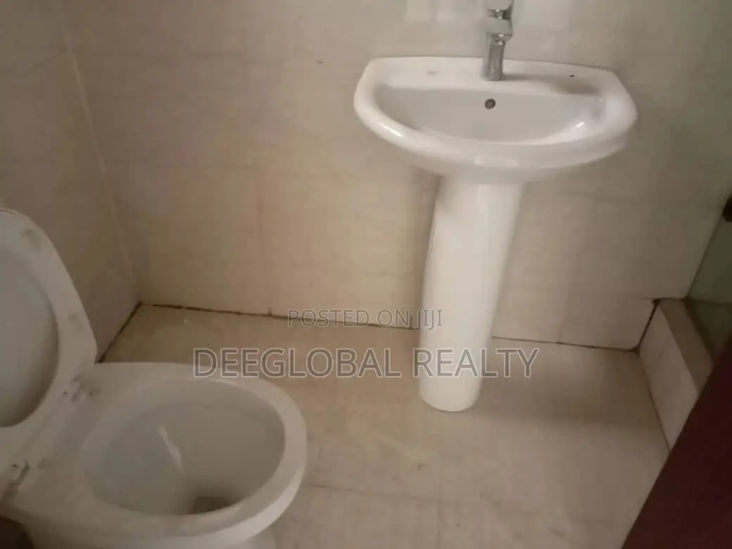 4bdrm Townhouse/Terrace in Osapa London for Sale in Osapa london