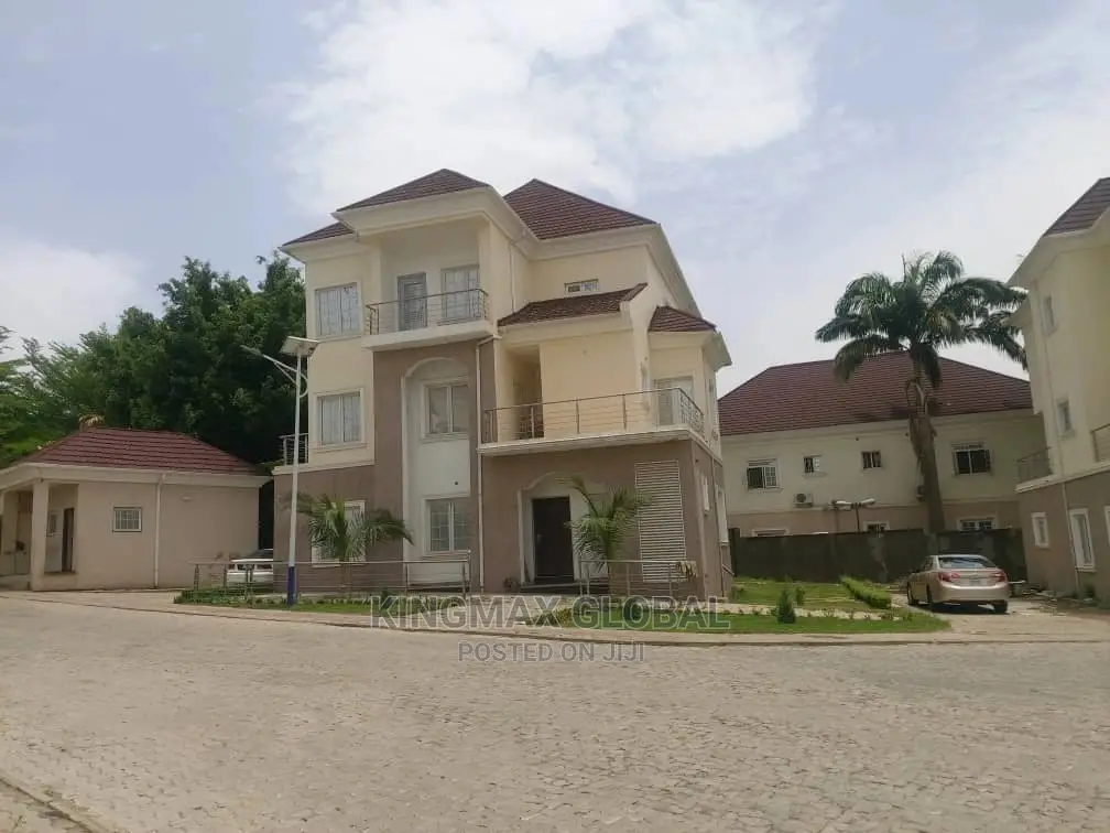 6bdrm Duplex in Mini Estate, Zone B for sale in Zone B