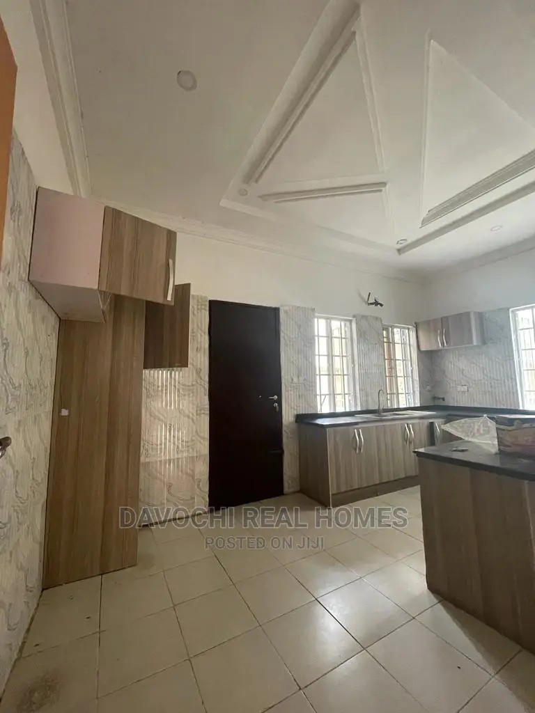 4bdrm Duplex in Cooplag Estate, Chevron for sale in Chevron