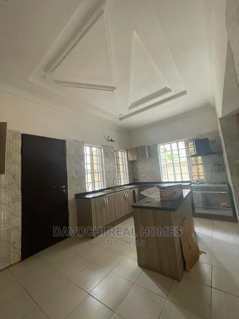 4bdrm Duplex in Cooplag Estate, Chevron for sale in Chevron