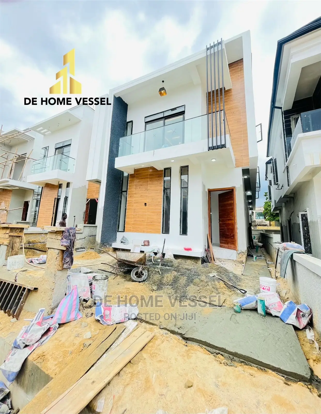 4bdrm Duplex in Chevron for Sale in Chevron