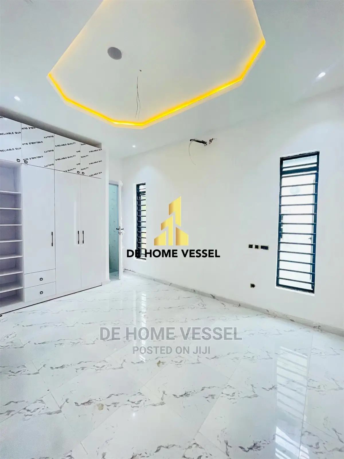 4bdrm Duplex in Chevron for Sale in Chevron