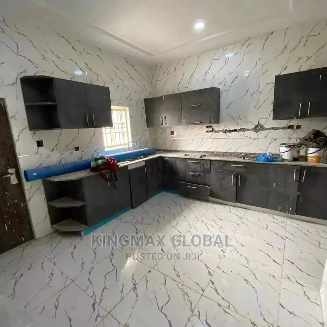 5bdrm Duplex in Life Camp for Sale in Life Camp