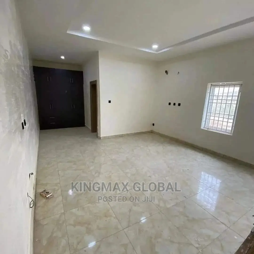 5bdrm Duplex in Life Camp for Sale in Life Camp