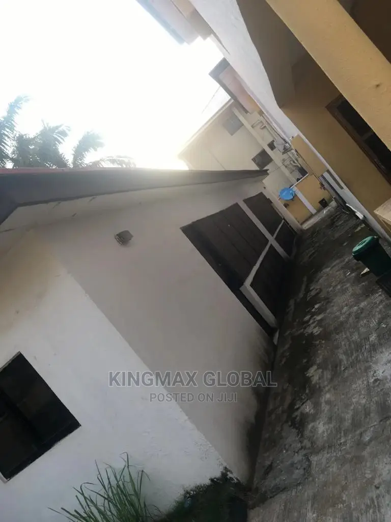 8bdrm Duplex in Utako for Sale in Utako