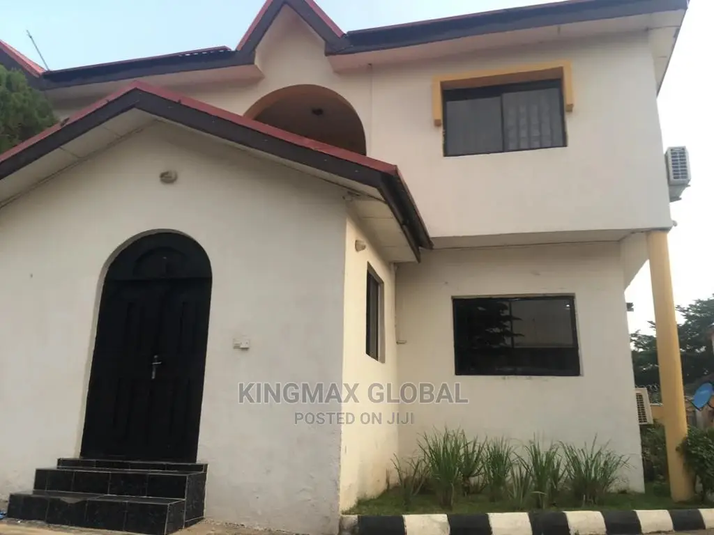 8bdrm Duplex in Utako for Sale in Utako