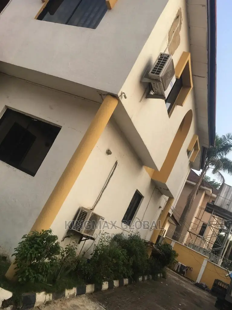 8bdrm Duplex in Utako for Sale in Utako