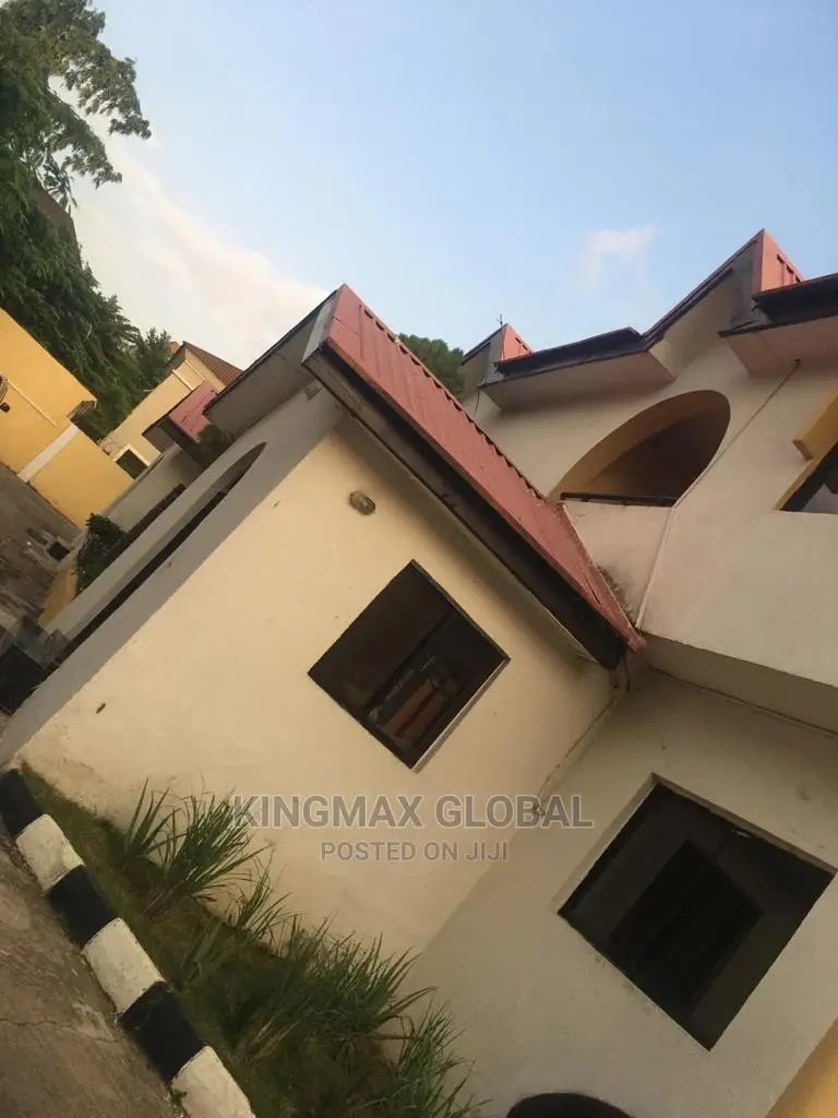 8bdrm Duplex in Utako for Sale in Utako