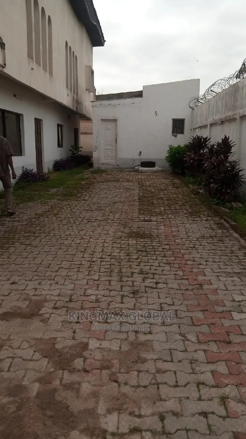 6bdrm Duplex in Wuse for sale in Wuse
