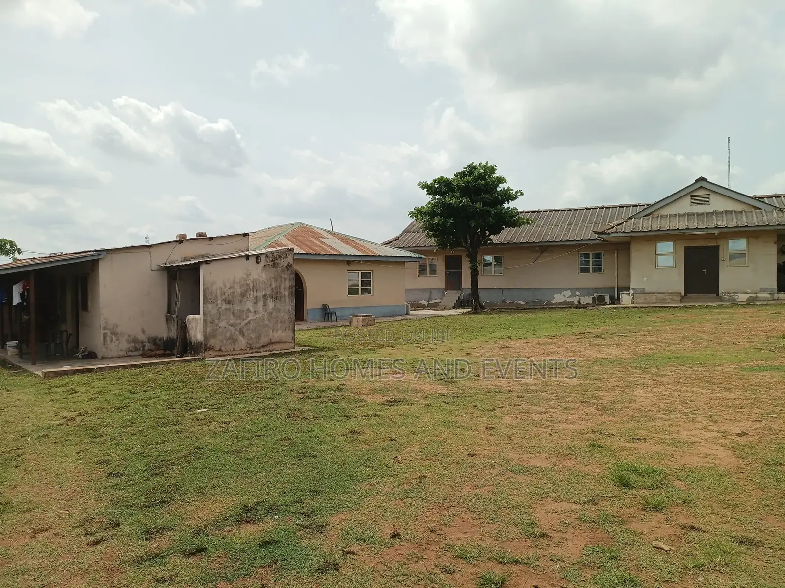 6bdrm Bungalow in Agodi Gra for Sale in Agodi