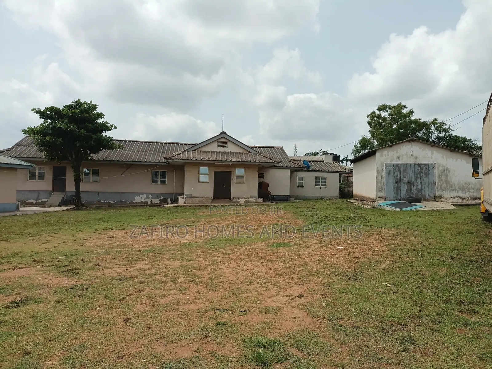 6bdrm Bungalow in Agodi Gra for Sale in Agodi