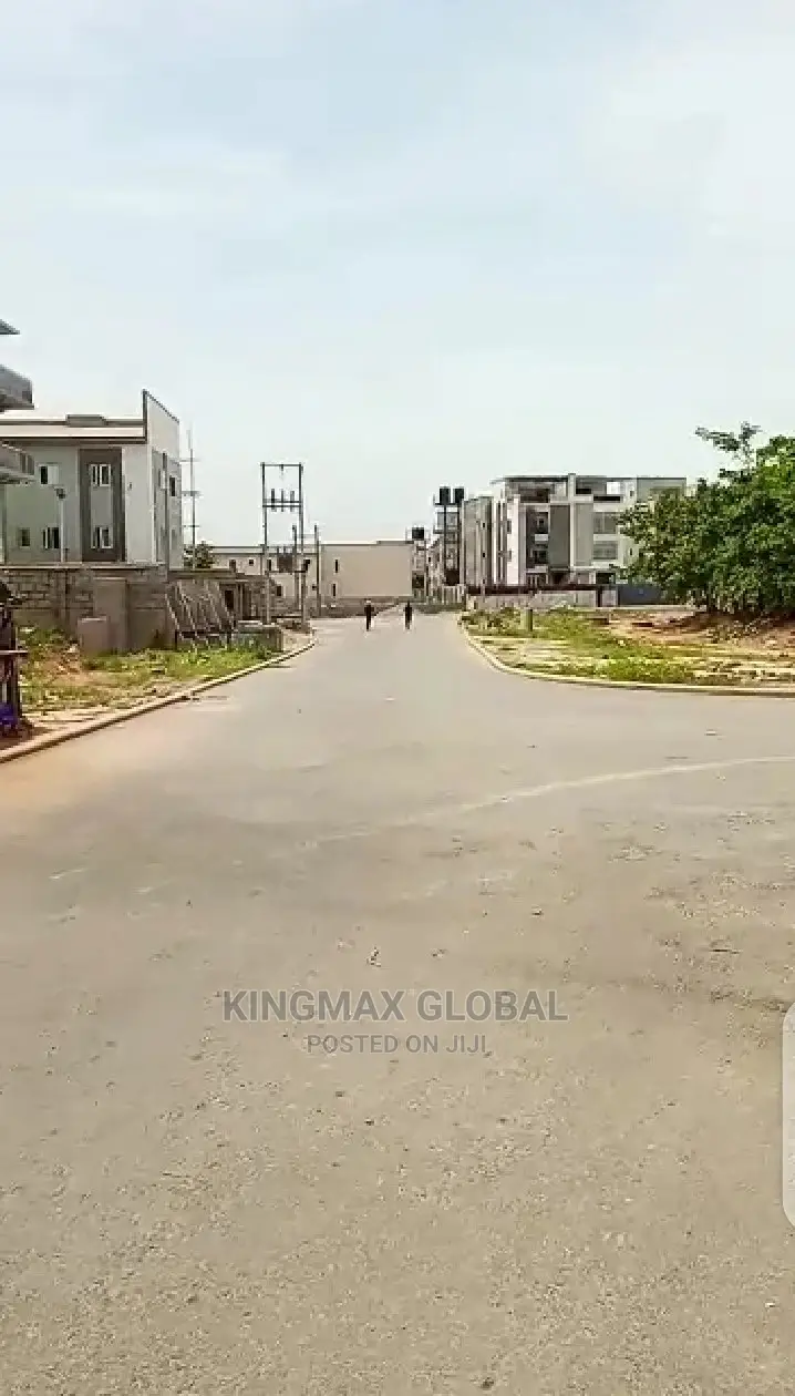 Quick Cheap Sale: Well Located Tarred Road Plot 1020 765sqm in Jahi