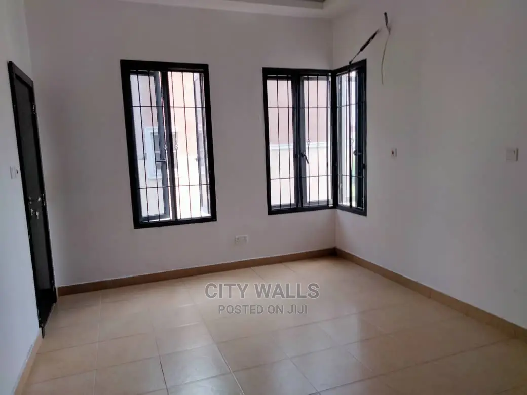 3bdrm Block of Flats in Oral Estate, Chevron for Sale in Chevron