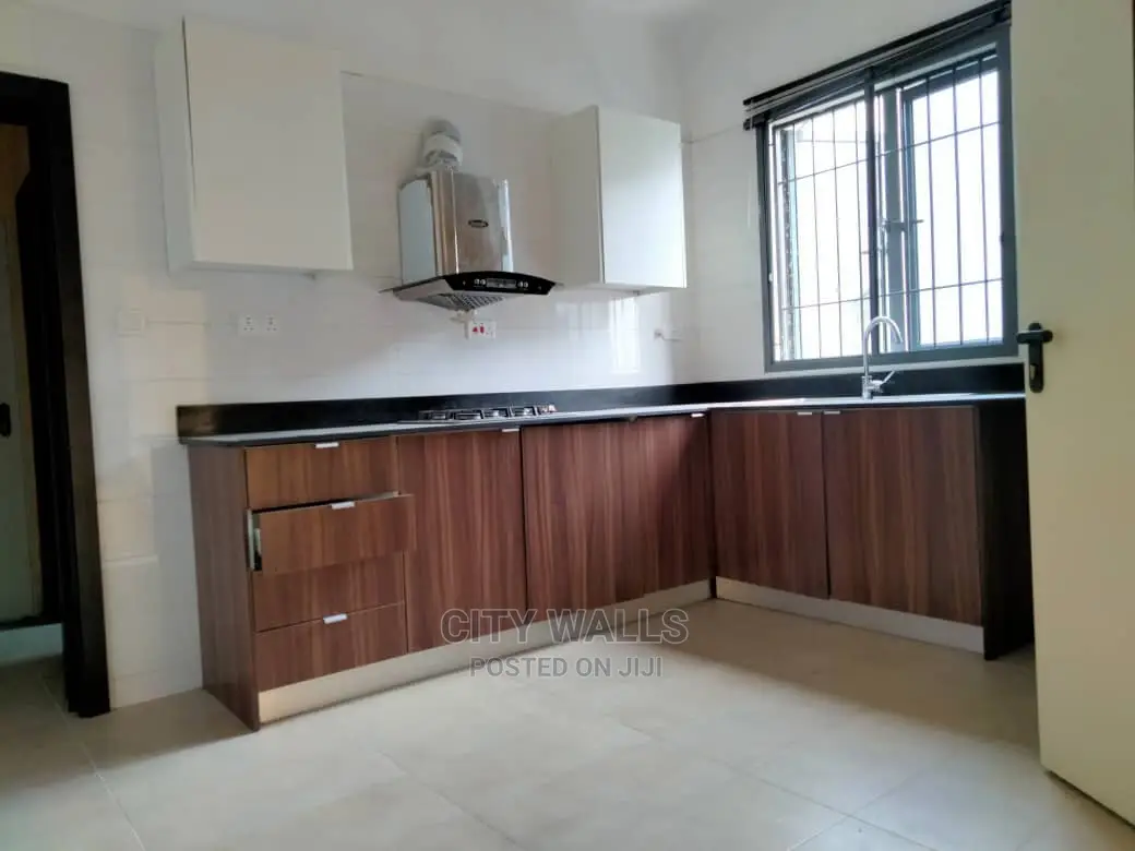 3bdrm Block of Flats in Oral Estate, Chevron for Sale in Chevron