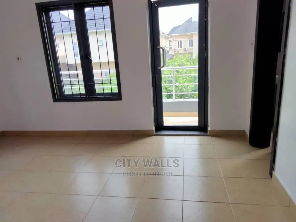 3bdrm Block of Flats in Oral Estate, Chevron for Sale in Chevron