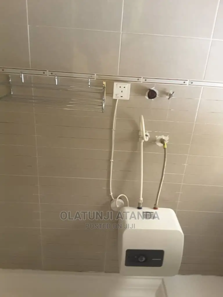 Furnished 10bdrm House in Sangotedo for Sale in Sangotedo