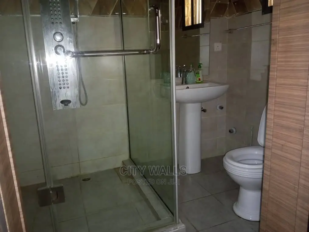 3bdrm Penthouse in Lekki Phase 1 for Rent in Lekki Phase 1