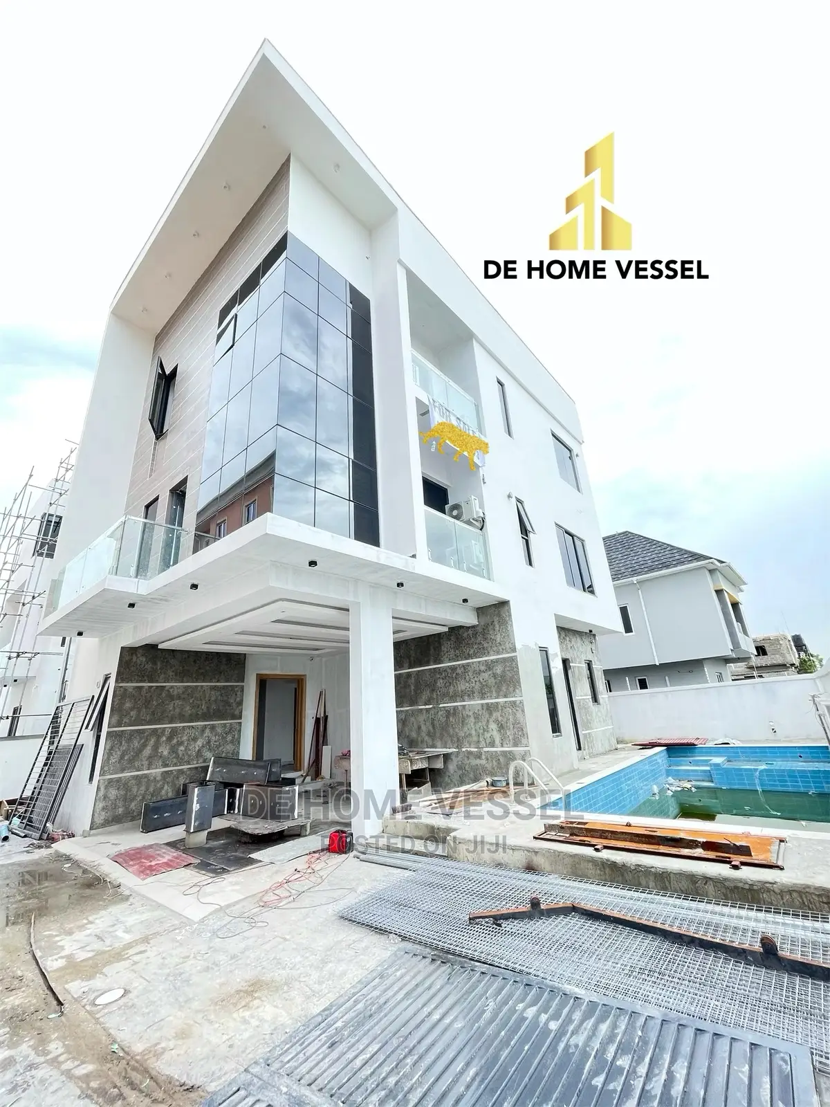 5bdrm Duplex in Lekki Phase 1 for Sale in Lekki Phase 1